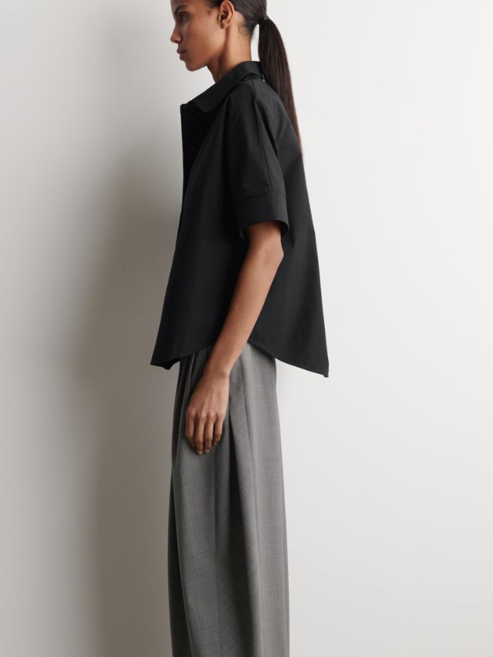 COS Relaxed Short-Sleeve Button-Down Shirt in Black - Picture 3 of 4